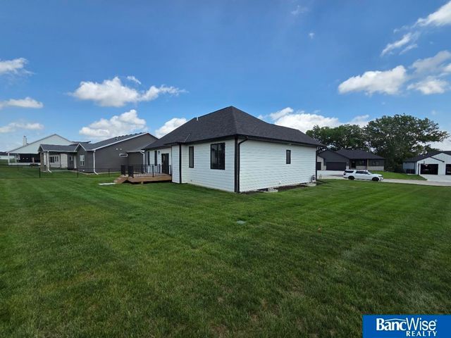 1043 Tuscan Trail, Hickman, NE 68372