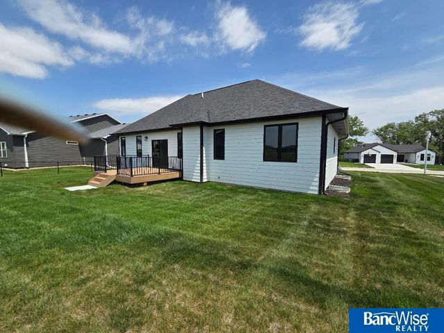 1043 Tuscan Trail, Hickman, NE 68372