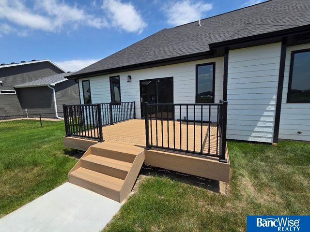 1043 Tuscan Trail, Hickman, NE 68372