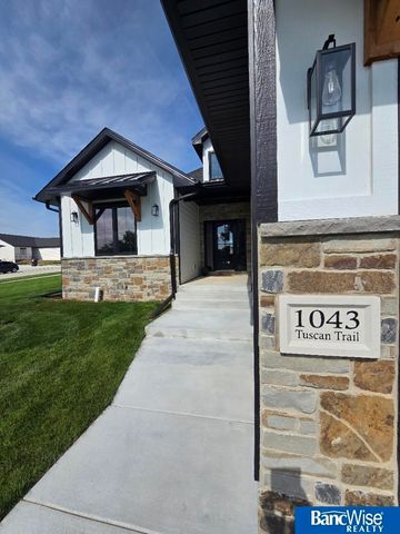 1043 Tuscan Trail, Hickman, NE 68372