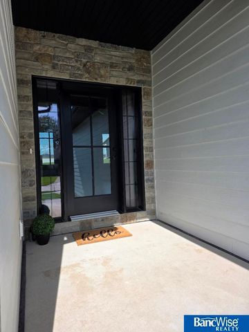 1043 Tuscan Trail, Hickman, NE 68372