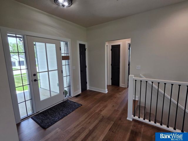 1043 Tuscan Trail, Hickman, NE 68372