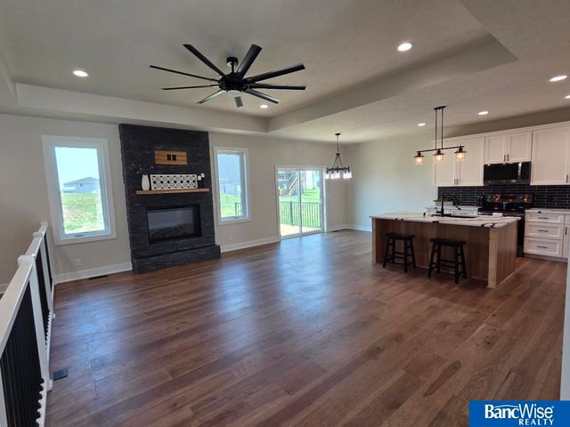 1043 Tuscan Trail, Hickman, NE 68372