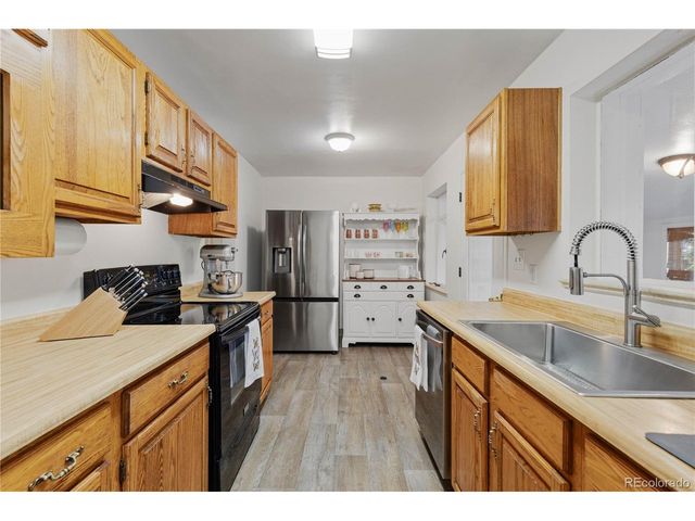 2260 Nome St, Aurora, CO 80010
