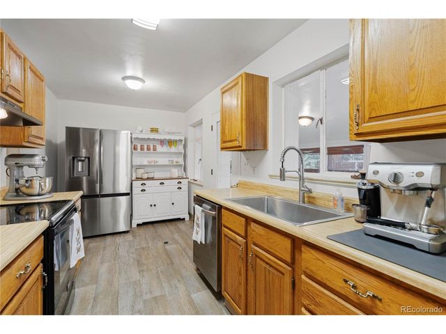 2260 Nome St, Aurora, CO 80010