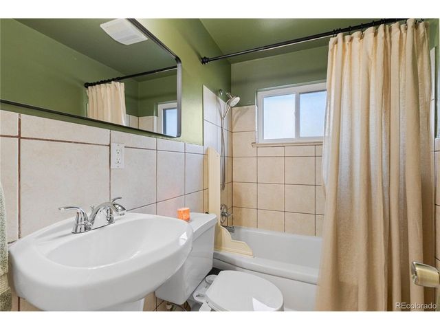 2260 Nome St, Aurora, CO 80010