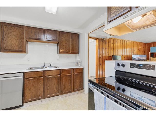 2260 Nome St, Aurora, CO 80010