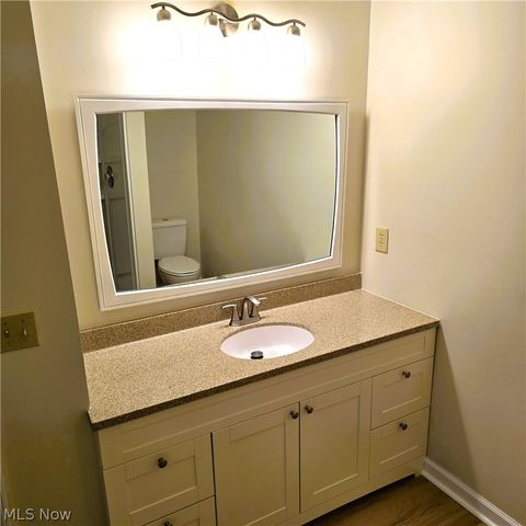 16400 Commons Oval, Strongsville, OH 44136