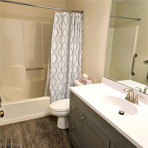 16400 Commons Oval, Strongsville, OH 44136