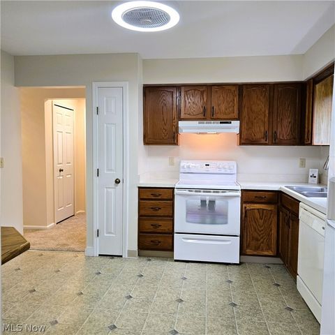 16400 Commons Oval, Strongsville, OH 44136