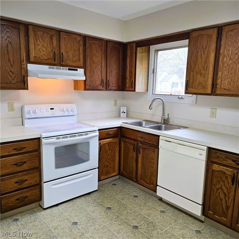 16400 Commons Oval, Strongsville, OH 44136