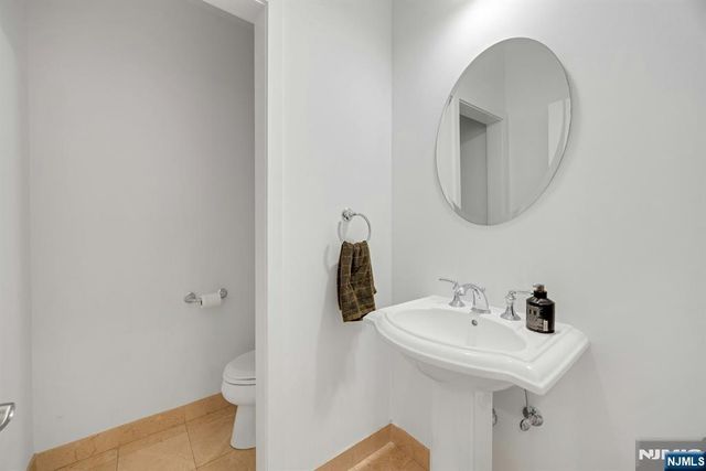 33 E Linden Avenue, Englewood, NJ 07631
