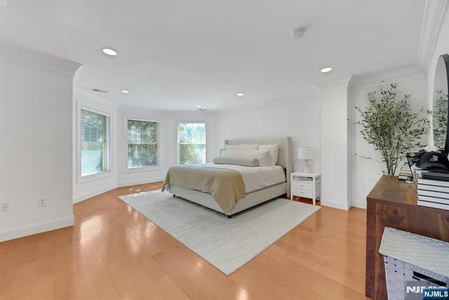 33 E Linden Avenue, Englewood, NJ 07631