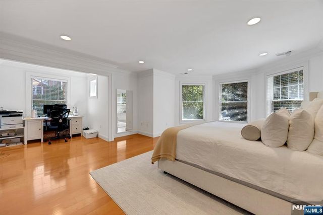 33 E Linden Avenue, Englewood, NJ 07631