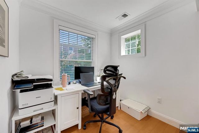 33 E Linden Avenue, Englewood, NJ 07631