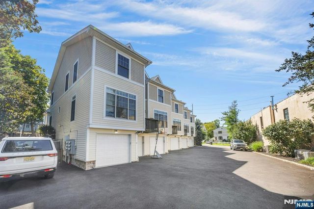 33 E Linden Avenue, Englewood, NJ 07631