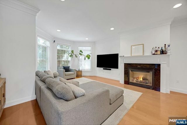 33 E Linden Avenue, Englewood, NJ 07631