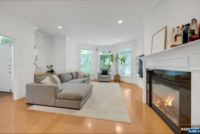 33 E Linden Avenue, Englewood, NJ 07631