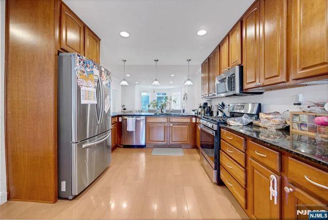 33 E Linden Avenue, Englewood, NJ 07631