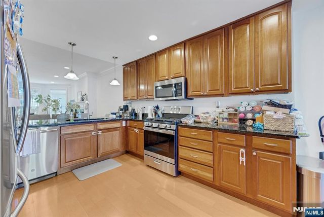 33 E Linden Avenue, Englewood, NJ 07631