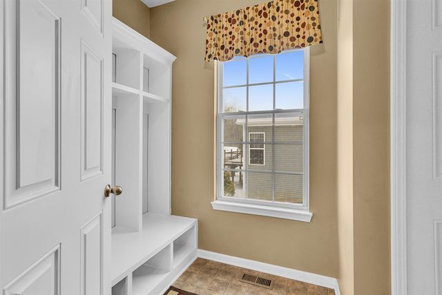 4009 Magnolia Parkway, Jackson, MI 49201