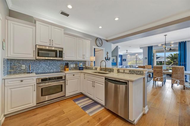 303 58TH STREET, Holmes Beach, FL 34217