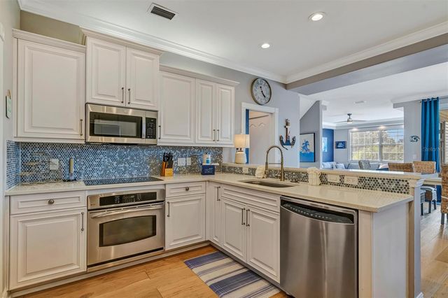 303 58TH STREET, Holmes Beach, FL 34217