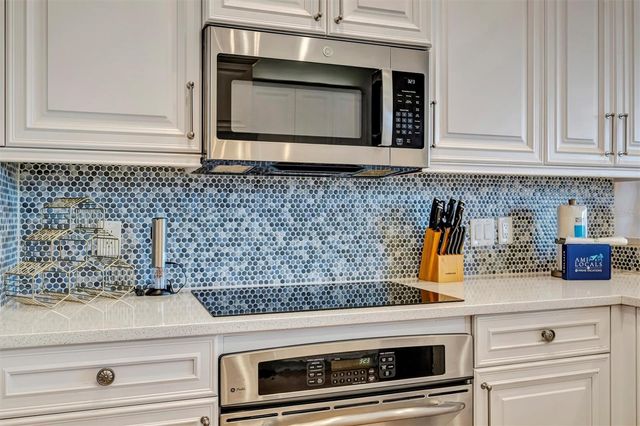 303 58TH STREET, Holmes Beach, FL 34217