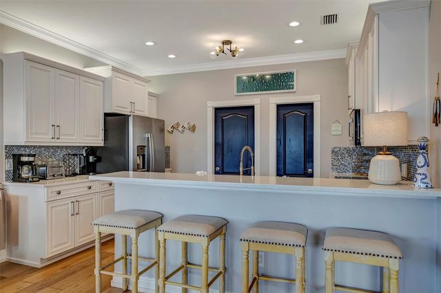 303 58TH STREET, Holmes Beach, FL 34217