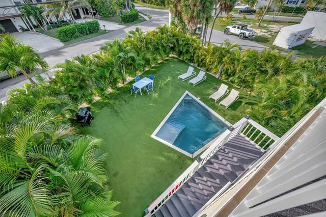 303 58TH STREET, Holmes Beach, FL 34217