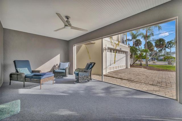 303 58TH STREET, Holmes Beach, FL 34217