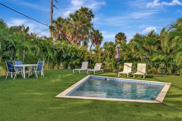 303 58TH STREET, Holmes Beach, FL 34217