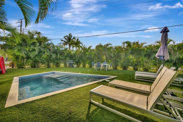 303 58TH STREET, Holmes Beach, FL 34217