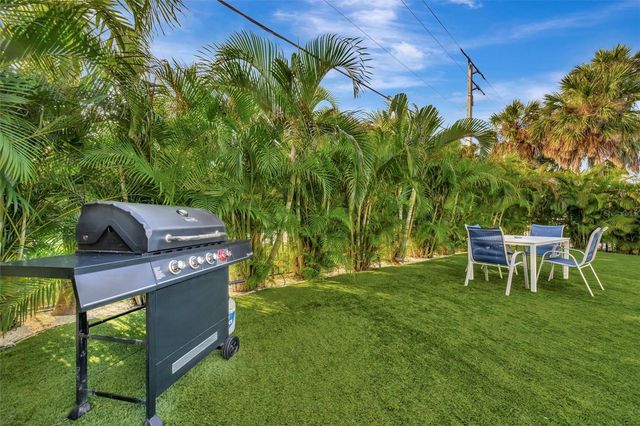 303 58TH STREET, Holmes Beach, FL 34217