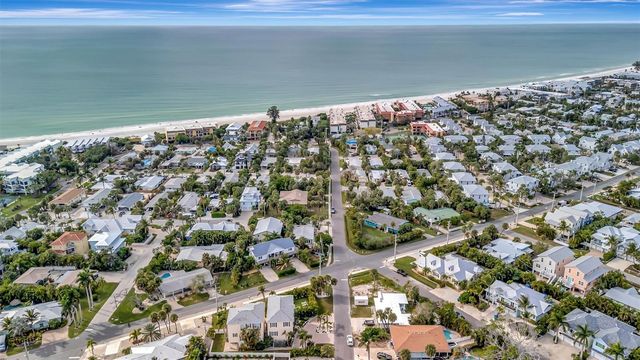 303 58TH STREET, Holmes Beach, FL 34217