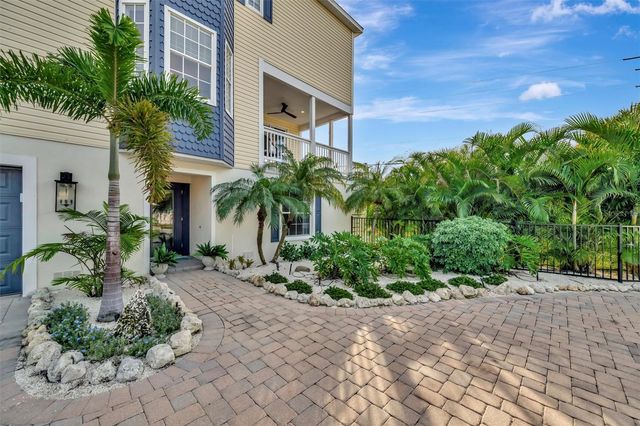 303 58TH STREET, Holmes Beach, FL 34217