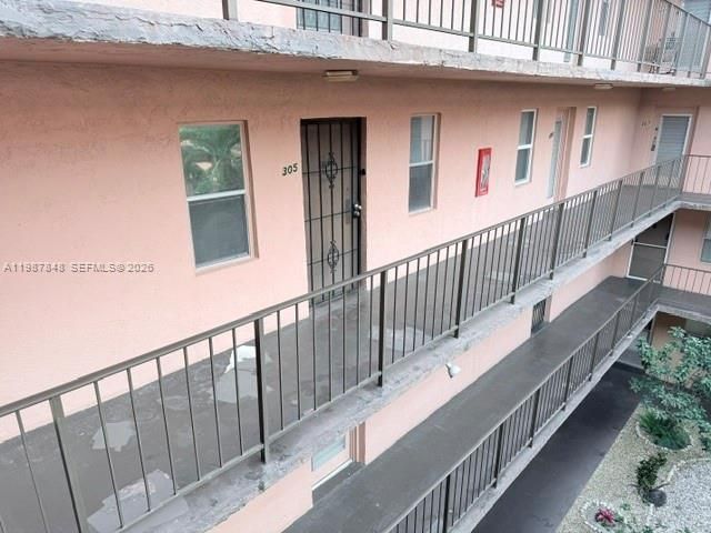 2841 Somerset Dr 305, Lauderdale Lakes, FL 33311