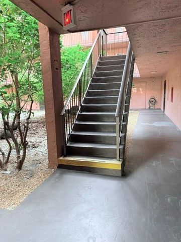 2841 Somerset Dr 305, Lauderdale Lakes, FL 33311