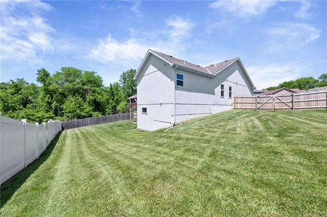 614 Caitlin Court, Excelsior Springs, MO 64024