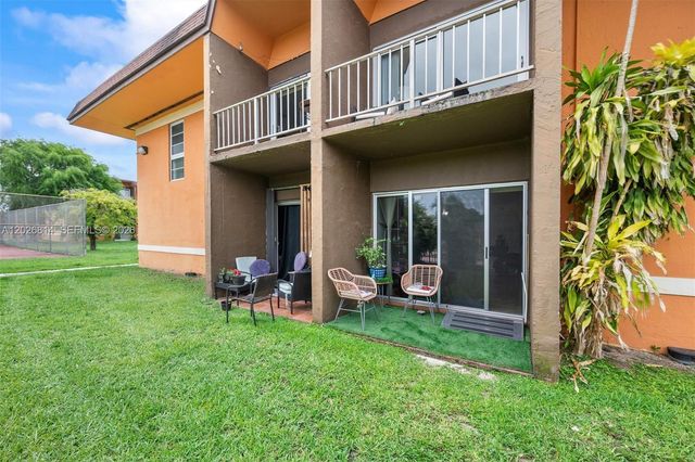 9445 SW 76th St U4, Miami, FL 33173
