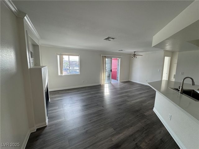 8600 CHARLESTON Boulevard 2149, Las Vegas, NV 89117