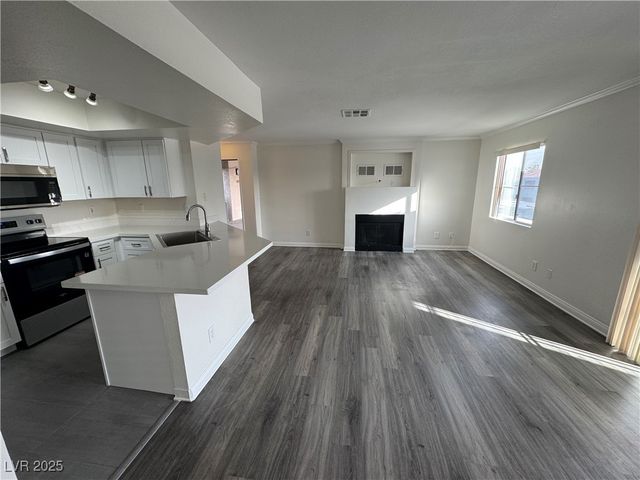 8600 CHARLESTON Boulevard 2149, Las Vegas, NV 89117