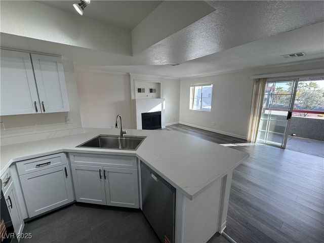 8600 CHARLESTON Boulevard 2149, Las Vegas, NV 89117