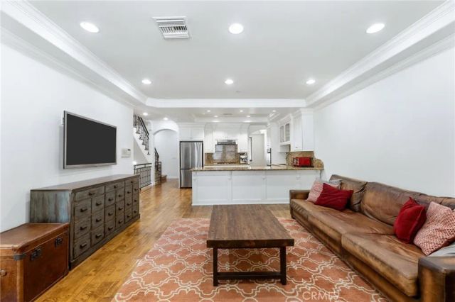 1551 Artesia Boulevard 4, Manhattan Beach, CA 90266