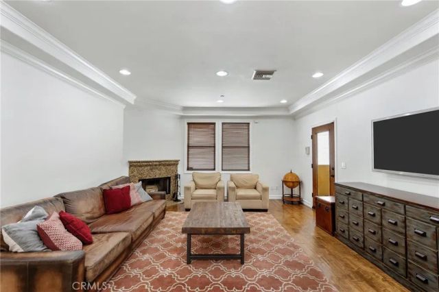 1551 Artesia Boulevard 4, Manhattan Beach, CA 90266
