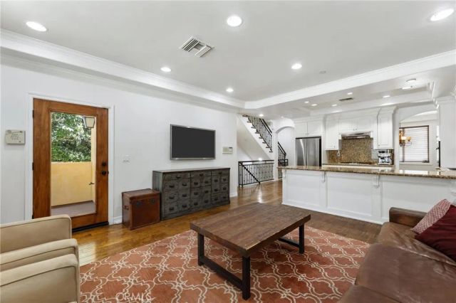 1551 Artesia Boulevard 4, Manhattan Beach, CA 90266