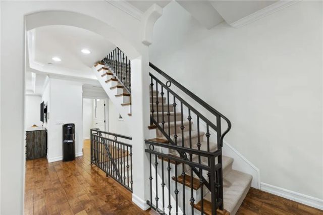 1551 Artesia Boulevard 4, Manhattan Beach, CA 90266