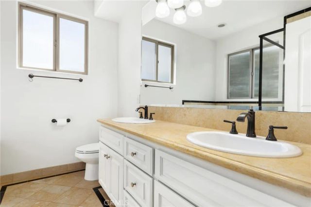 1551 Artesia Boulevard 4, Manhattan Beach, CA 90266
