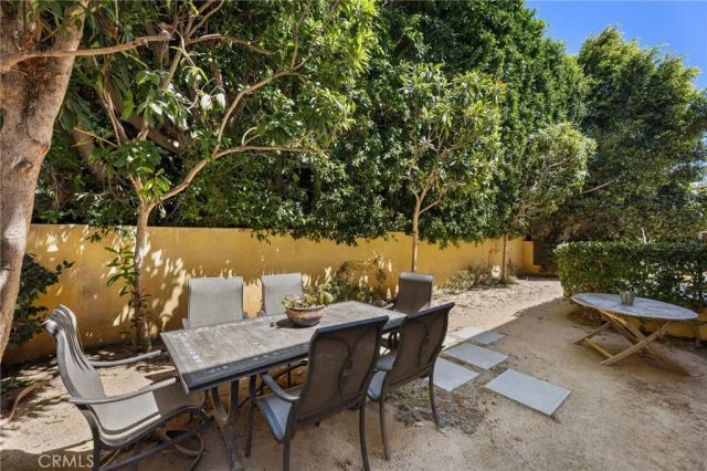 1551 Artesia Boulevard 4, Manhattan Beach, CA 90266