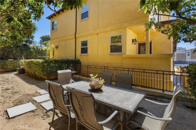 1551 Artesia Boulevard 4, Manhattan Beach, CA 90266